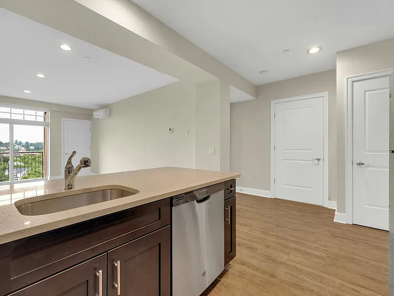 40 Jackson Ave - Luxury 55+ Community — Photo 20