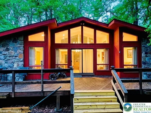 149 Livingston Ln, Gouldsboro, PA 18424