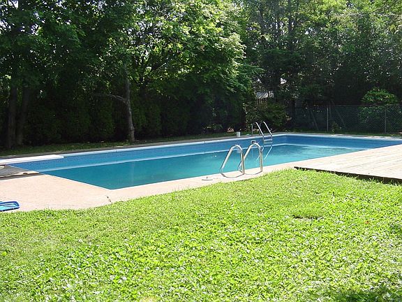2nd image of 21 Roundtree Dr