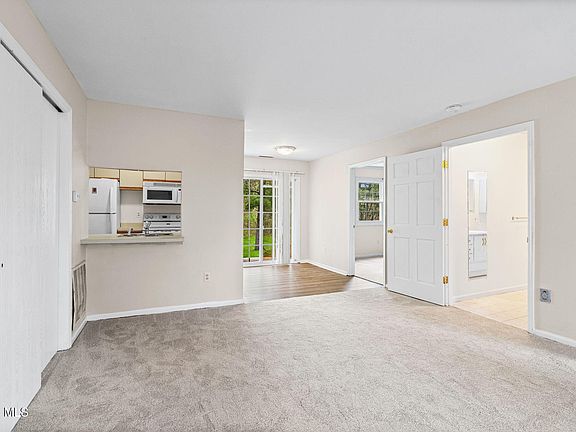 5th image of 184 Cedarview Lane