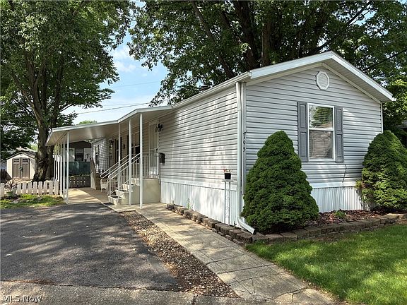 3rd image of 195 Spruce Ln