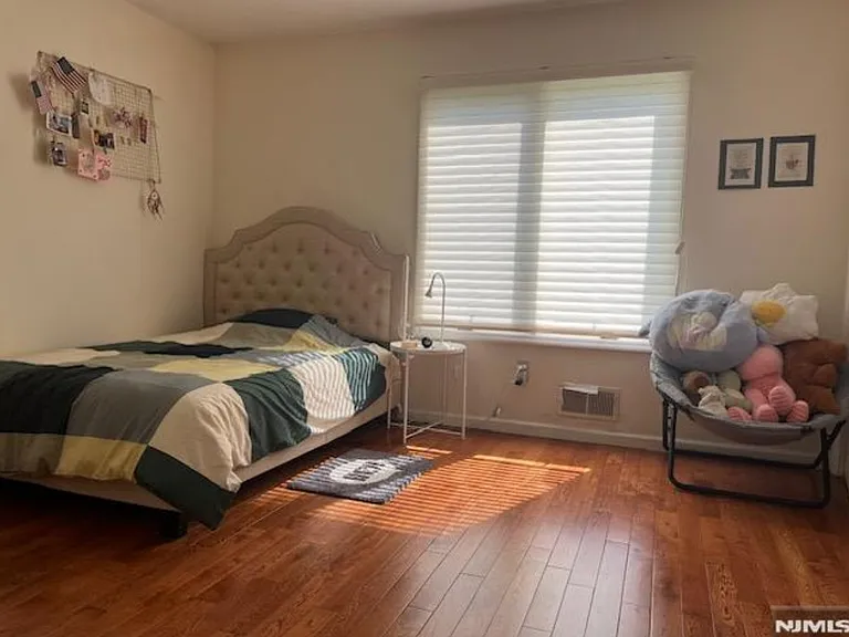 100 Lakeview Dr — Photo 11