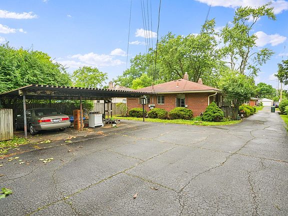 4th image of 713 Springs Dr
