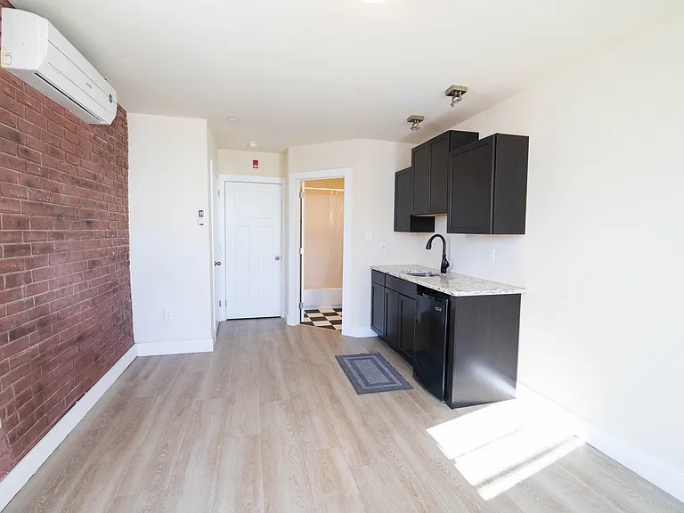 651 N 33rd St #3 — Photo 7