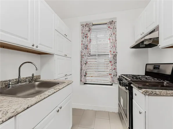 335 E 209 Street #16, Bronx, NY 10467