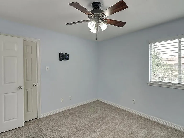 7810 Duchess St — Photo 39