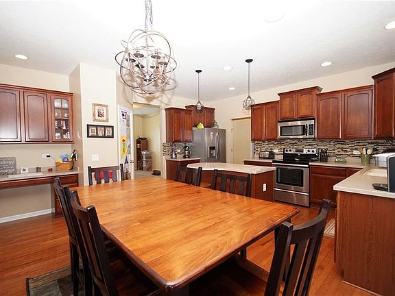 4th image of 3059 Bickleigh Ave