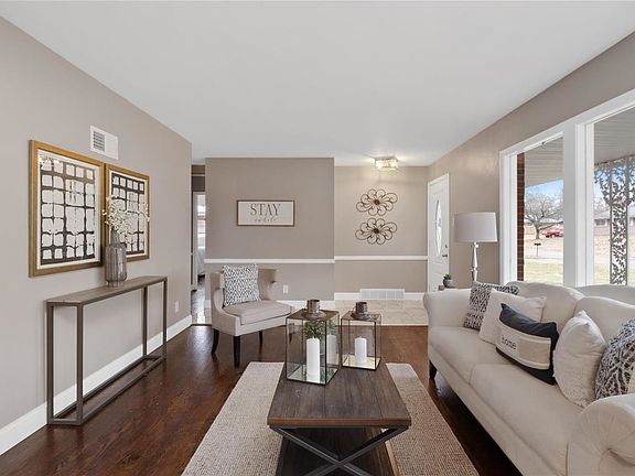 5th image of 11579 Norgate Dr