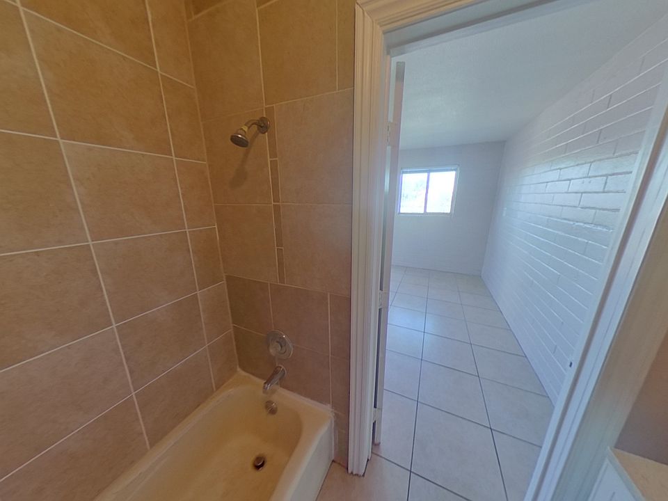 1st image of 1644 Athol Ave #8