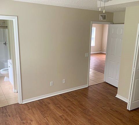 4th image of 957 Pearl St