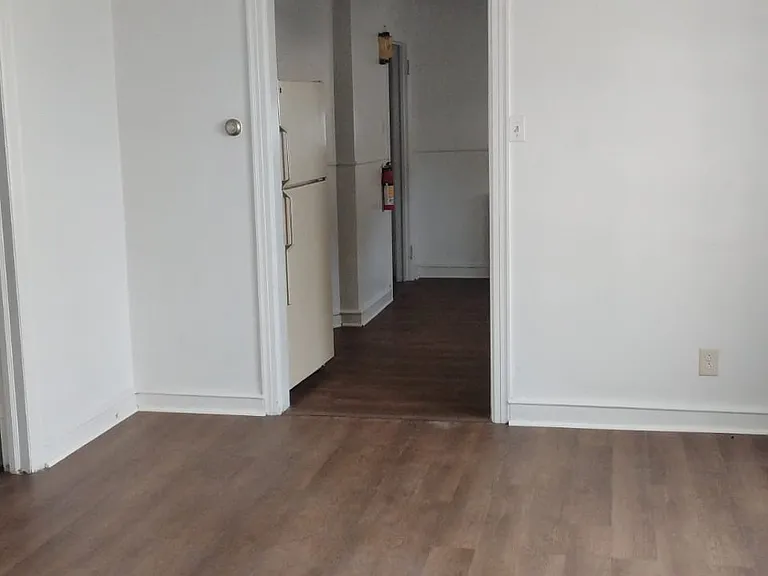 242 W Green St #2 — Photo 4