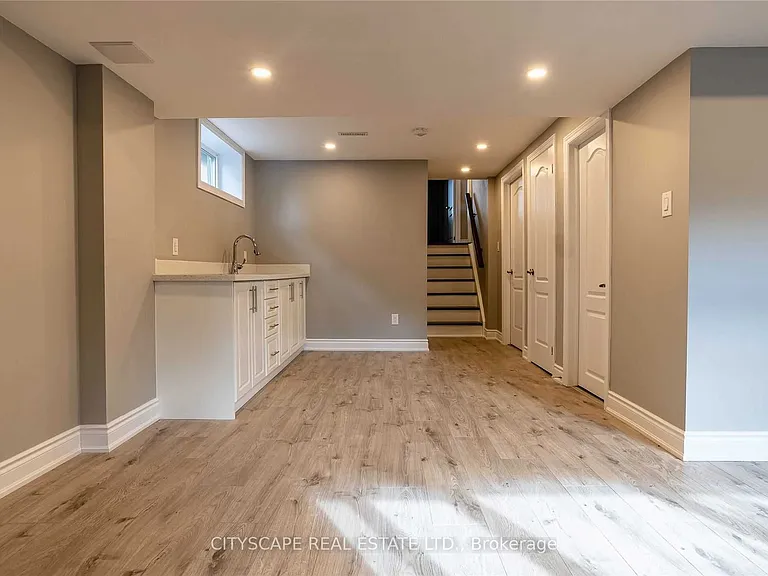 46 Baltray Cres #GROUND LOWER — Photo 17