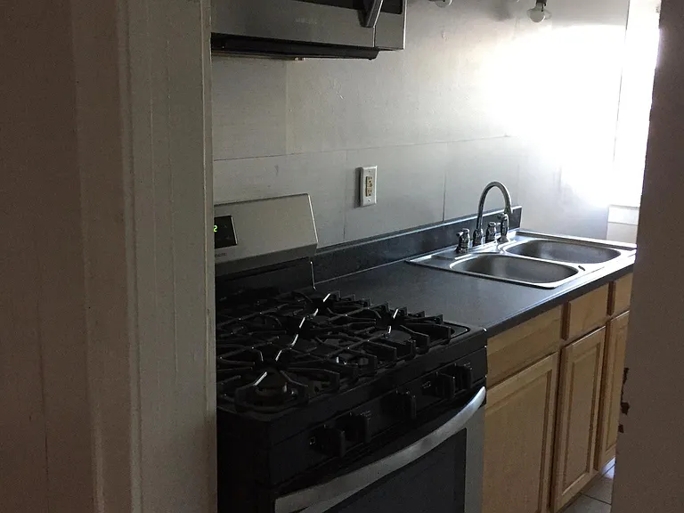 1005 King Ave — Photo 9