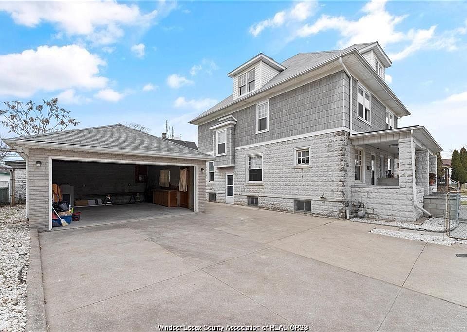 1st image of 215 Pierre Ave
