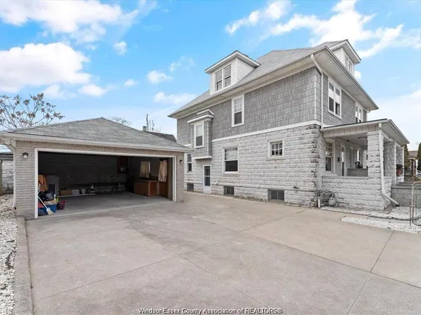 215 Pierre Ave, Windsor, ON N9A 2J6