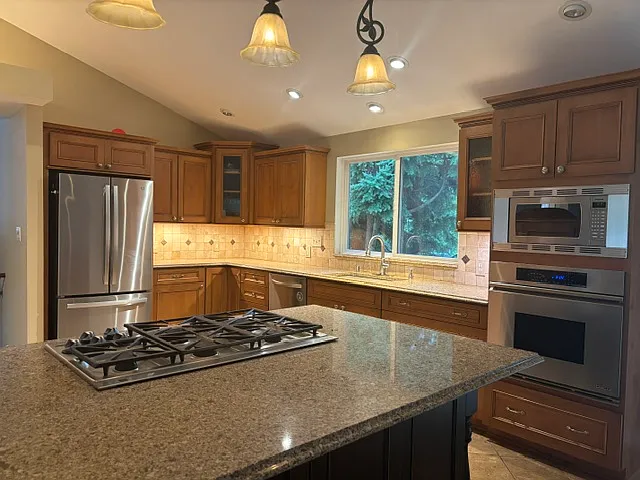 4 bed, 2.5 bath, 2380 sqft, $4,000 — Photo 4