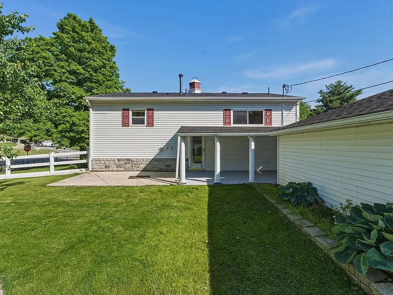291 Hawthorne Rd — Photo 6