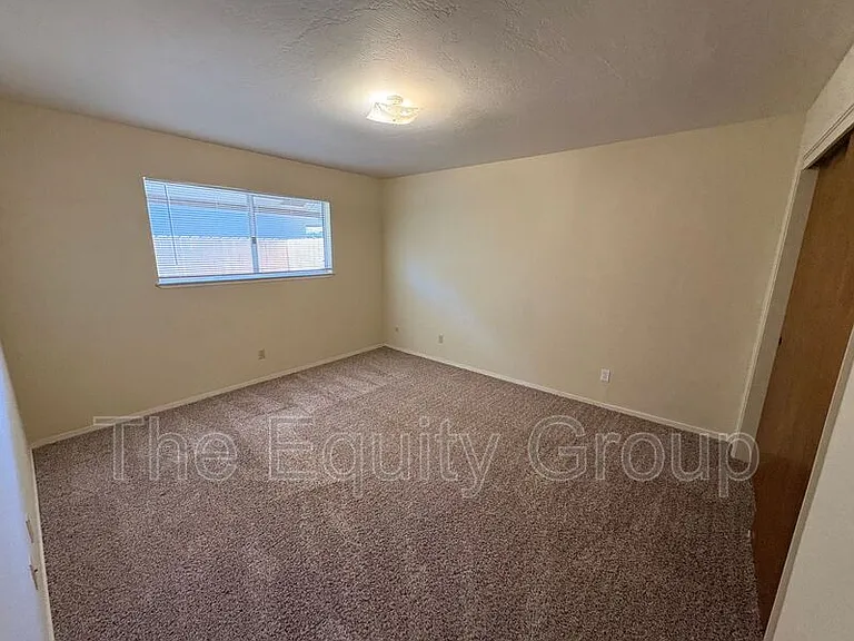 811 W Arlen Ct — Photo 6