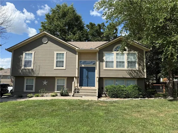 1400 Aspen Dr, Greenwood, MO 64034