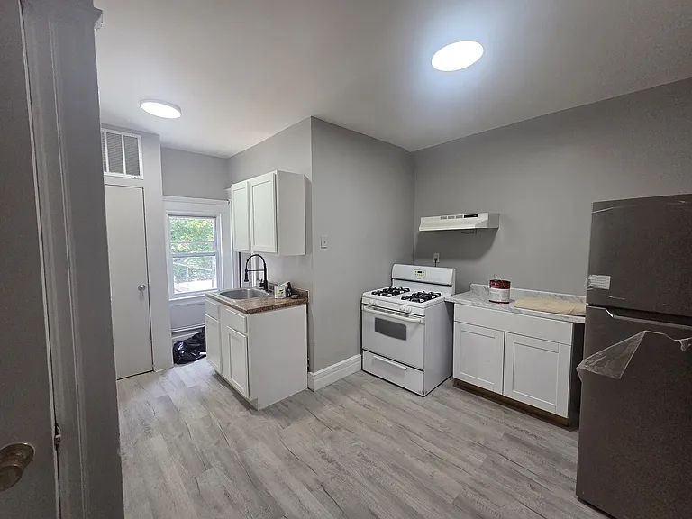 291 S Clinton St #3 — Photo 9