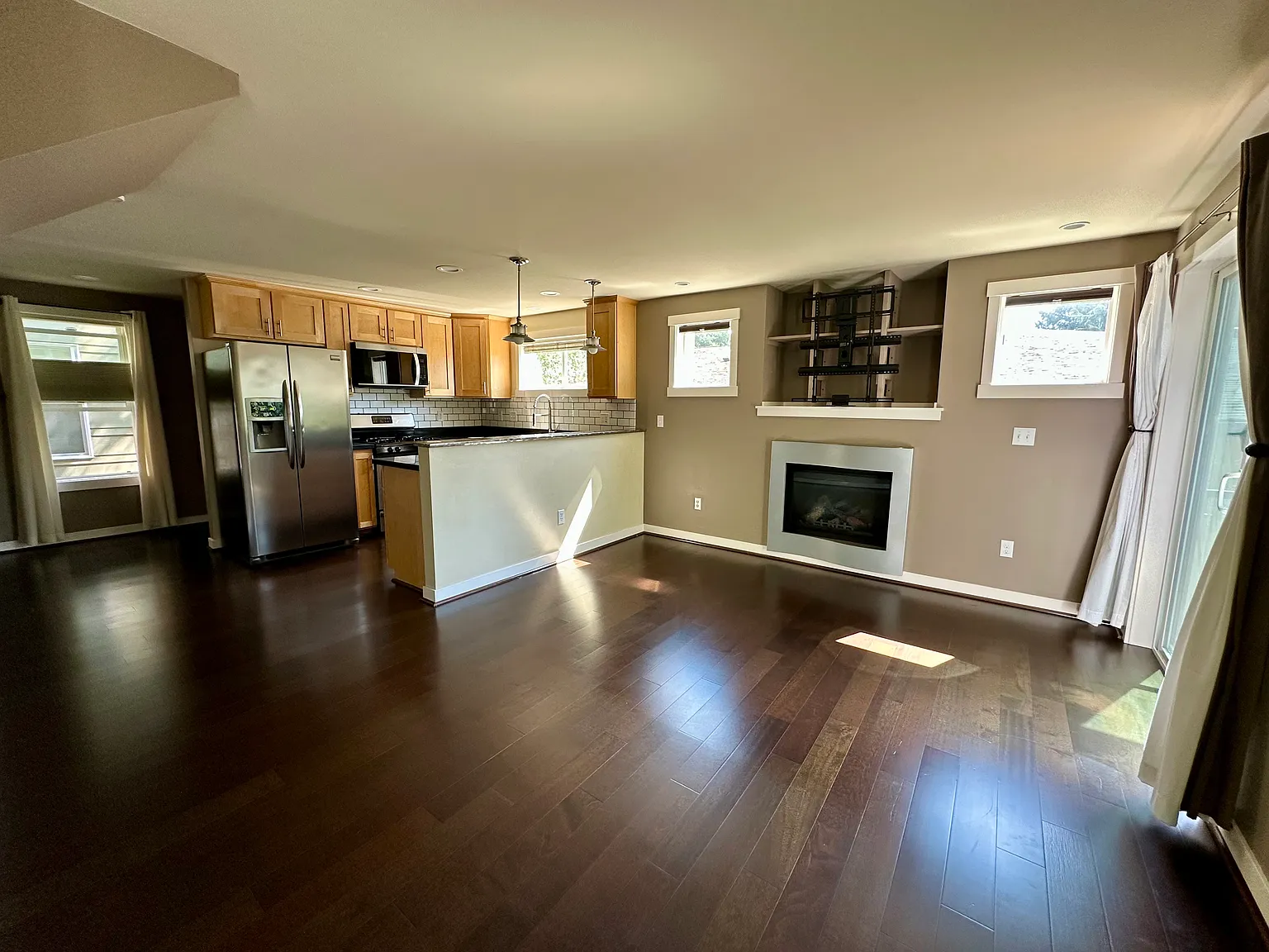 2 bed, 2.5 bath, 1080 sqft, $3,095 — Photo 1