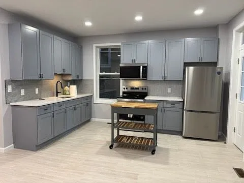 2 bed, 1.0 bath, 1216 sqft, $8,590 — Photo 2