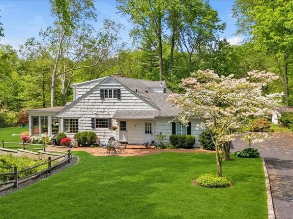 3 Beechtree Lane, Manhasset, NY 11030