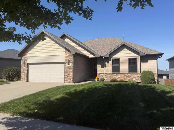 7390 Yankee Woods Dr, Lincoln, NE 68516