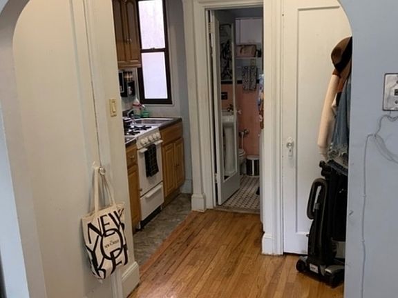 4th image of 337 E 85th St APT 4B