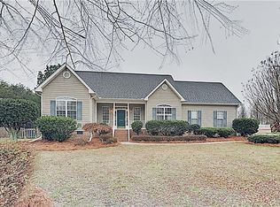 8207 Chestershire Rd, Oak Ridge, NC 27310