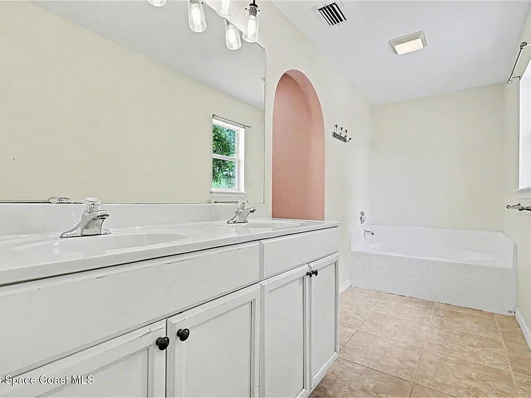 1640 Vista Lake Cir — Photo 16