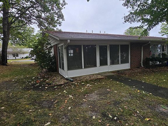 2nd image of 828A Balmoral Court