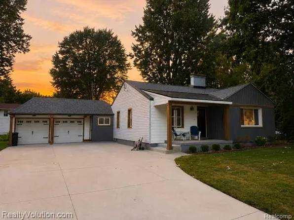 219 Church St, Almont, MI 48003