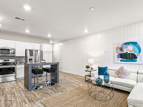 4th image of 1030 Oak Cir #2-0206