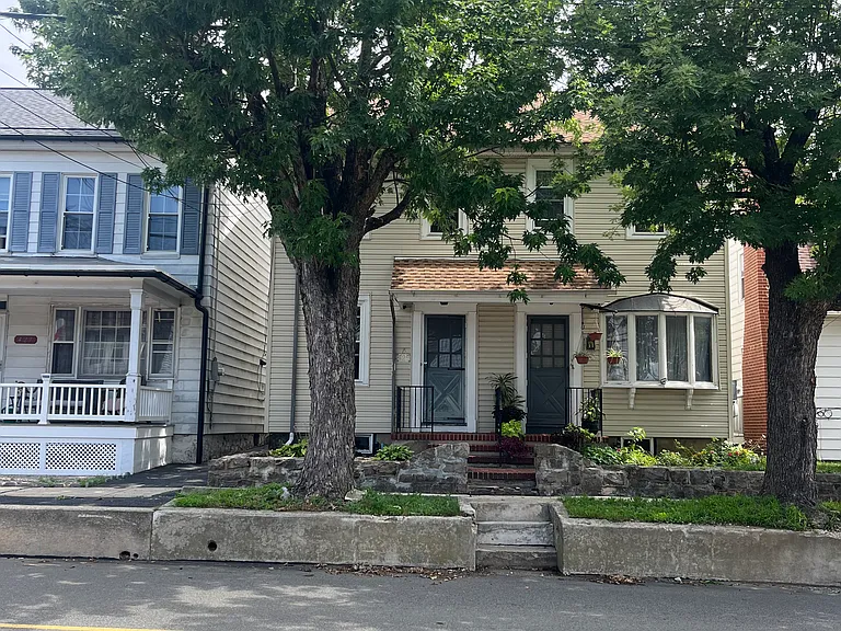 429 Main St — Photo 1