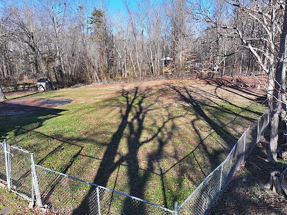 4th image of 206 April Ln