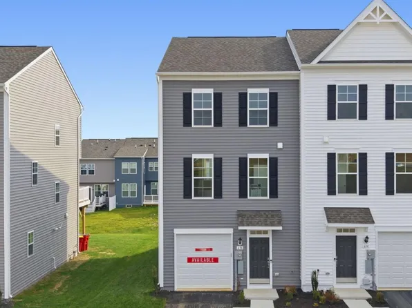 638 Newbury St, Charles Town, WV 25414
