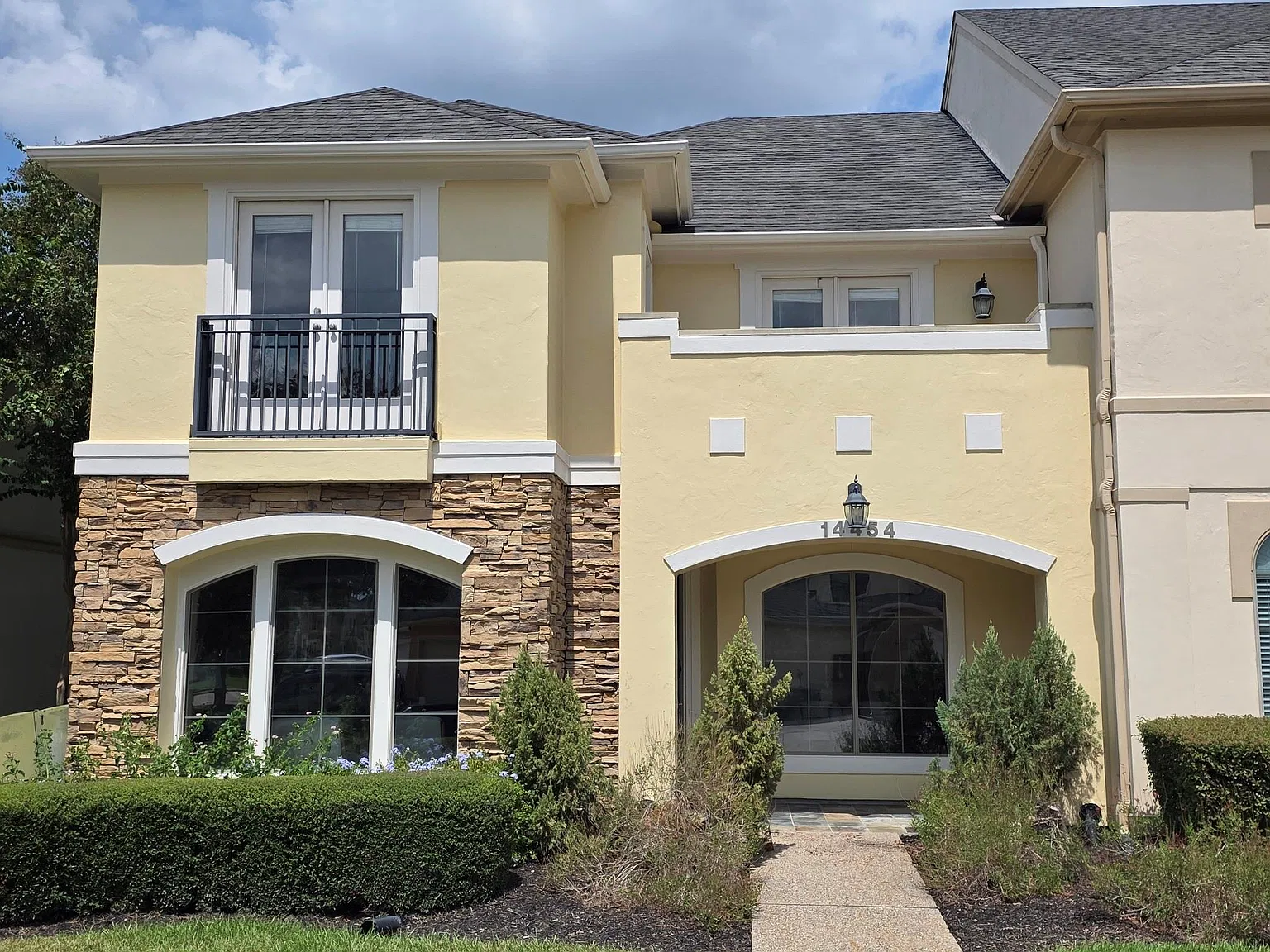 4 bed, 3.0 bath, 2722 sqft, $3,400 — Photo 1