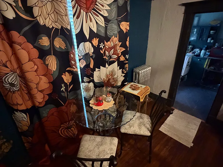 215 E 18th St #3 — Photo 8