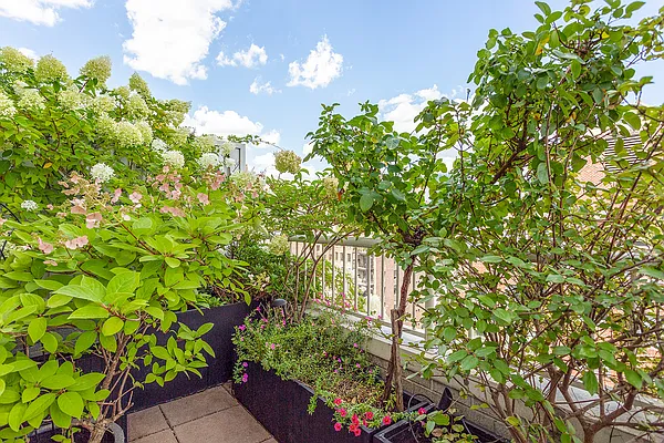 Sold by Corcoran | media 14