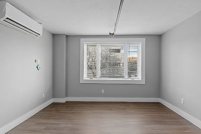 55 Manchester Street — Photo 2
