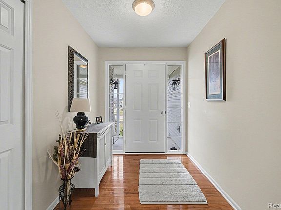 4th image of 395 Haystack Dr