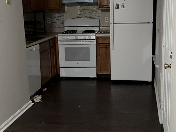 4th image of 2713 Titan St