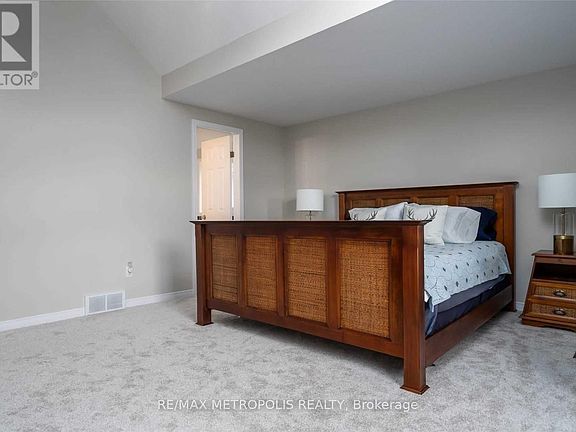 4th image of 472 Hidden Creek Dr