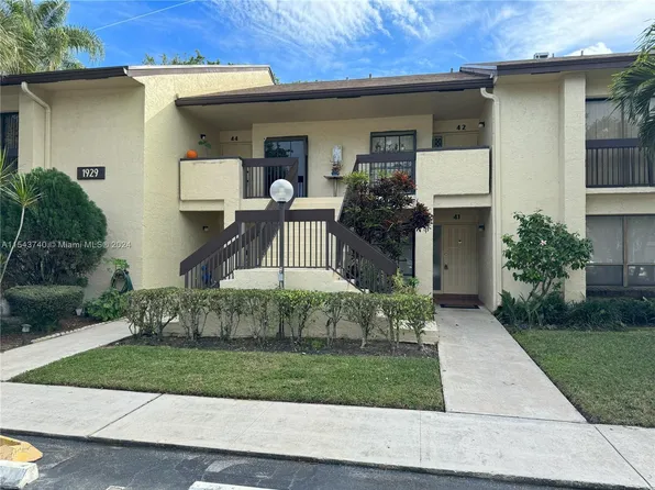 1929 SW 15th St, Deerfield Beach, FL 33442
