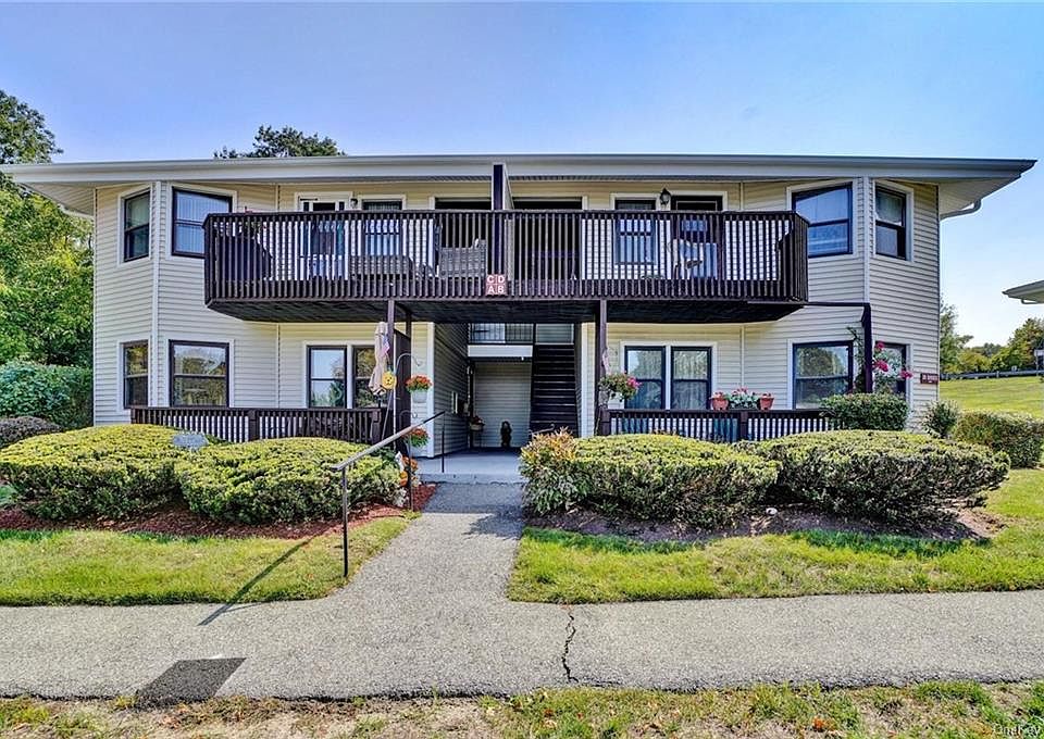 1st image of 39 Sussex Dr APT C