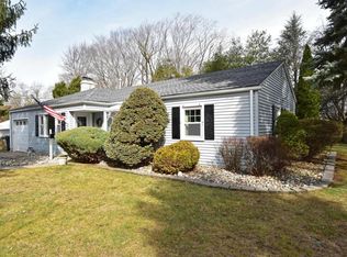 2 Village Ln, Middletown, NJ 07748