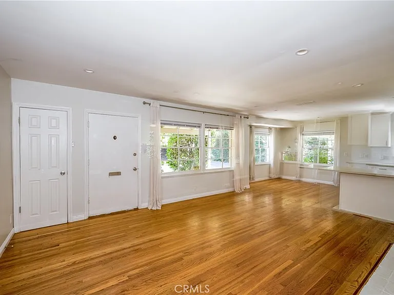 15744 Hart St — Photo 15