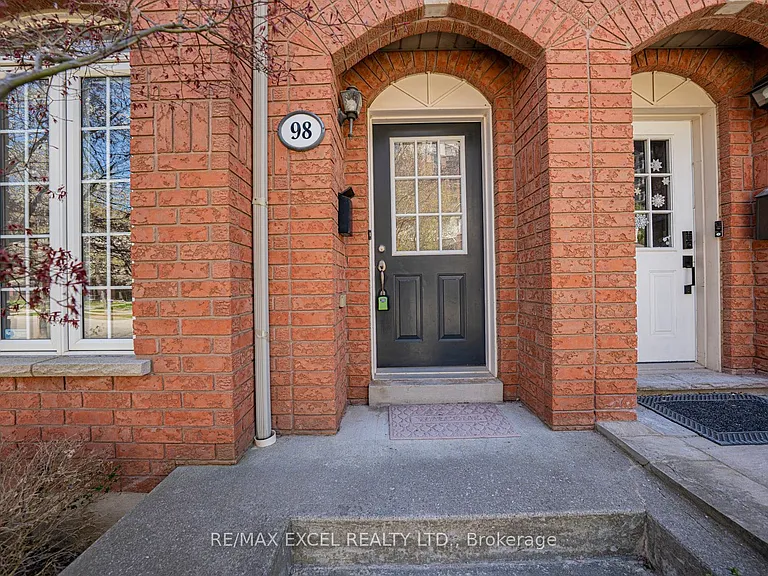 98 Georgian Dr — Photo 2