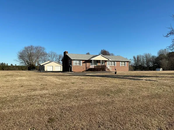 264 Lagrange Ave, Kilmarnock, VA 22482